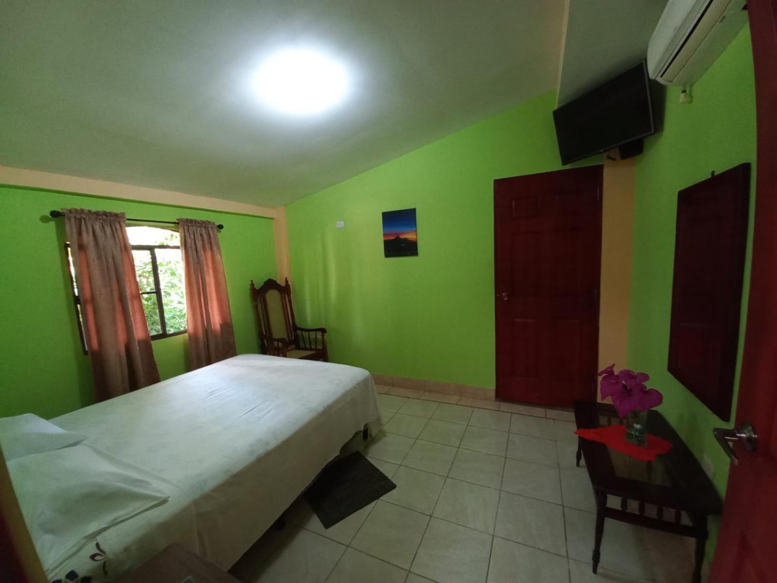Hostal San Antonio Леон Екстер'єр фото