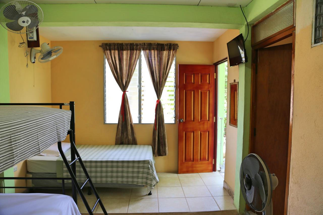 Hostal San Antonio Леон Екстер'єр фото
