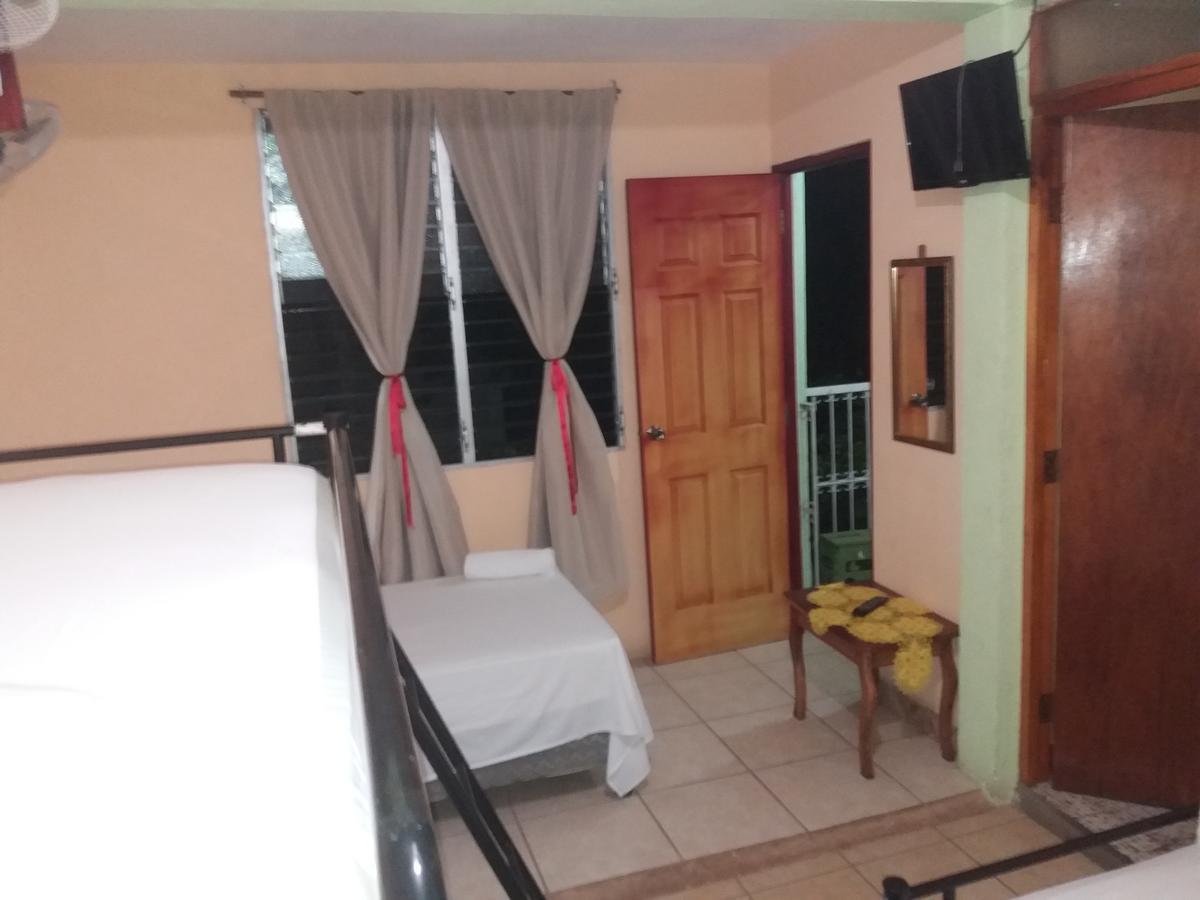 Hostal San Antonio Леон Екстер'єр фото